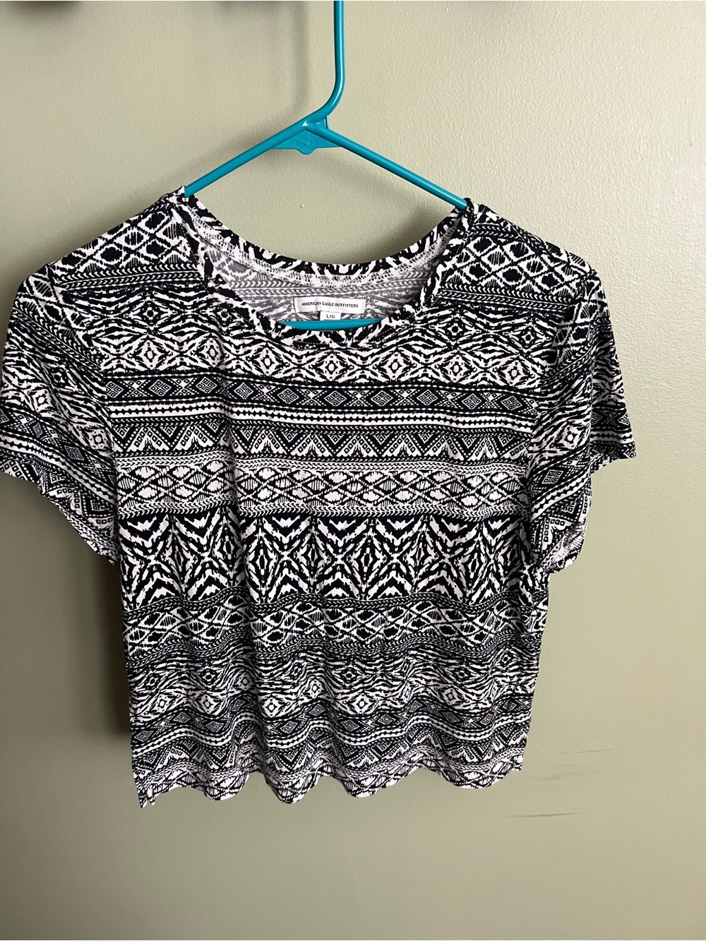 American Eagle Black & White Patterned Short Sleeve Women's Top